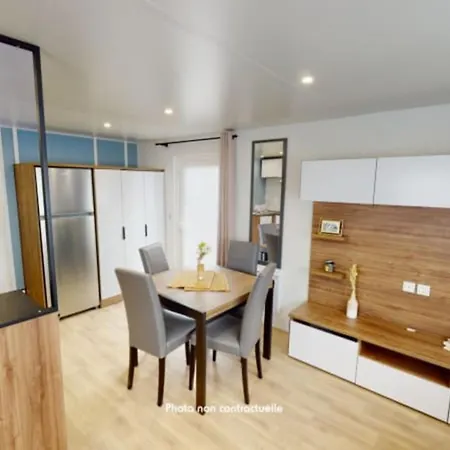 Mobile-home 8 Personnes A Campsite