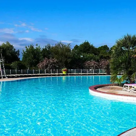 Mobile-home 8 Personnes A Camping 4*